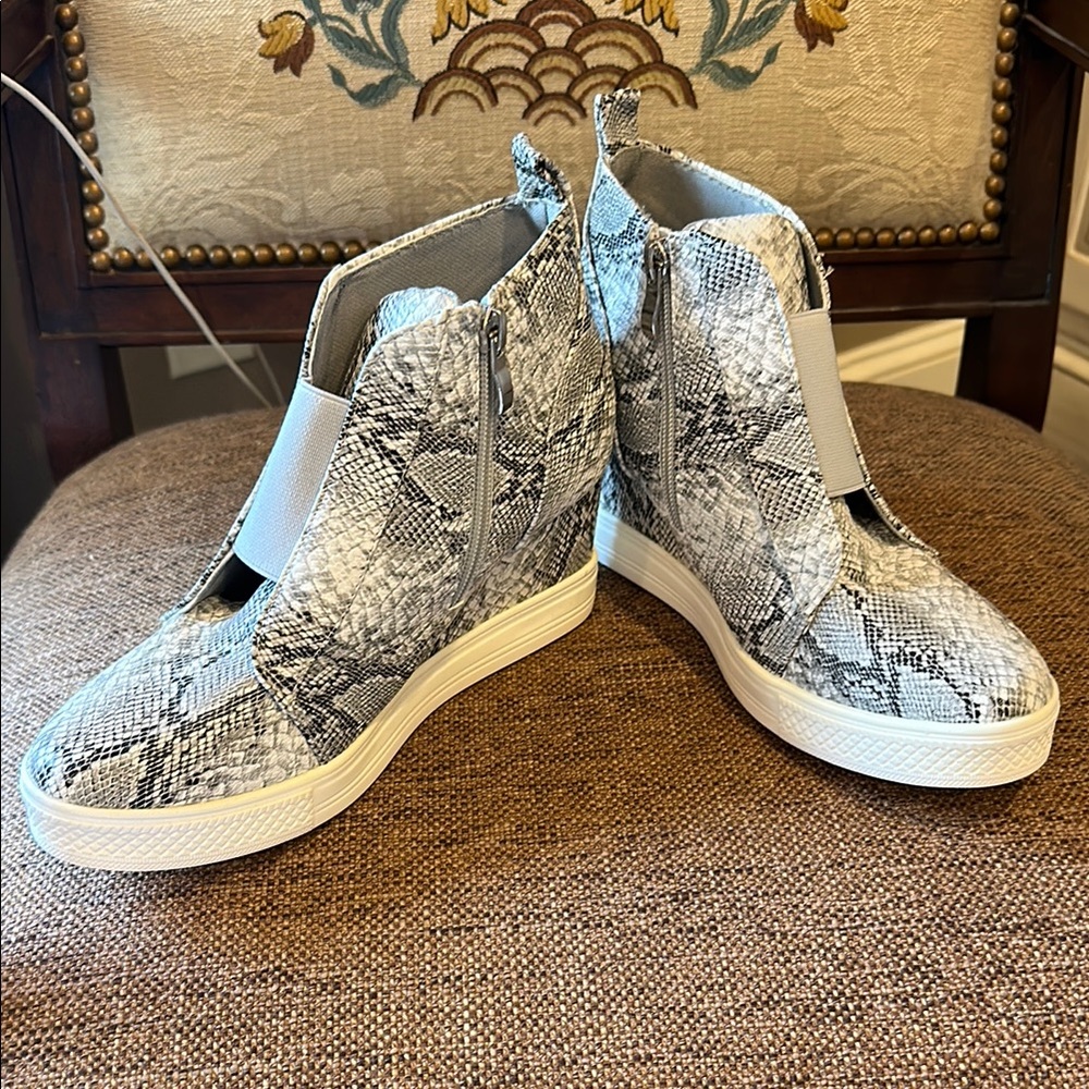 Gray and White Ankle Boots with Snakeskin Pattern
